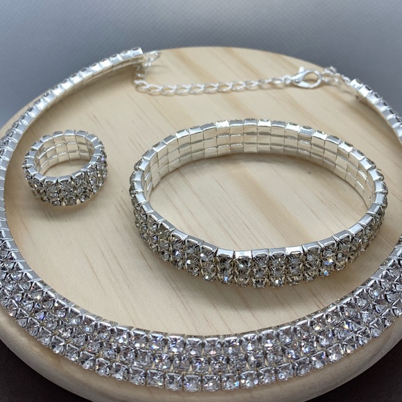 Set of four Bracelet Ring Necklace Earrings - Picture 4 of 4